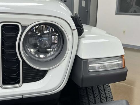 Used 2025 Jeep Wrangler Unlimited Sahara AWD/4WD image 10