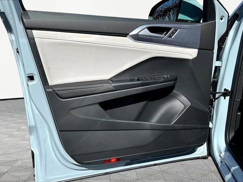 New 2026 Volkswagen Taos SE image 19