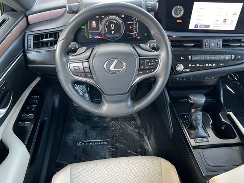 Used 2025 Lexus ES 300h w/ Premium Package FWD image 16