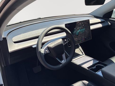 Used 2026 Tesla Model Y 2WD image 5