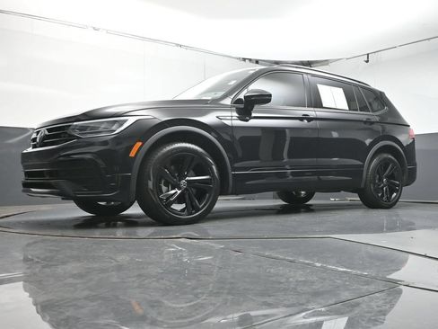 Used 2023 Volkswagen Tiguan SE R-Line FWD image 34
