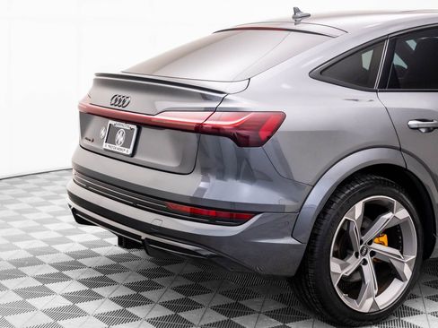 Used 2022 Audi e-tron S Prestige w/ Prestige Package image 36