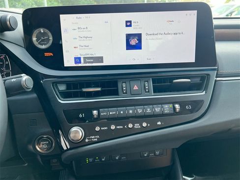 Certified 2025 Lexus ES 300h w/ Premium Package image 17