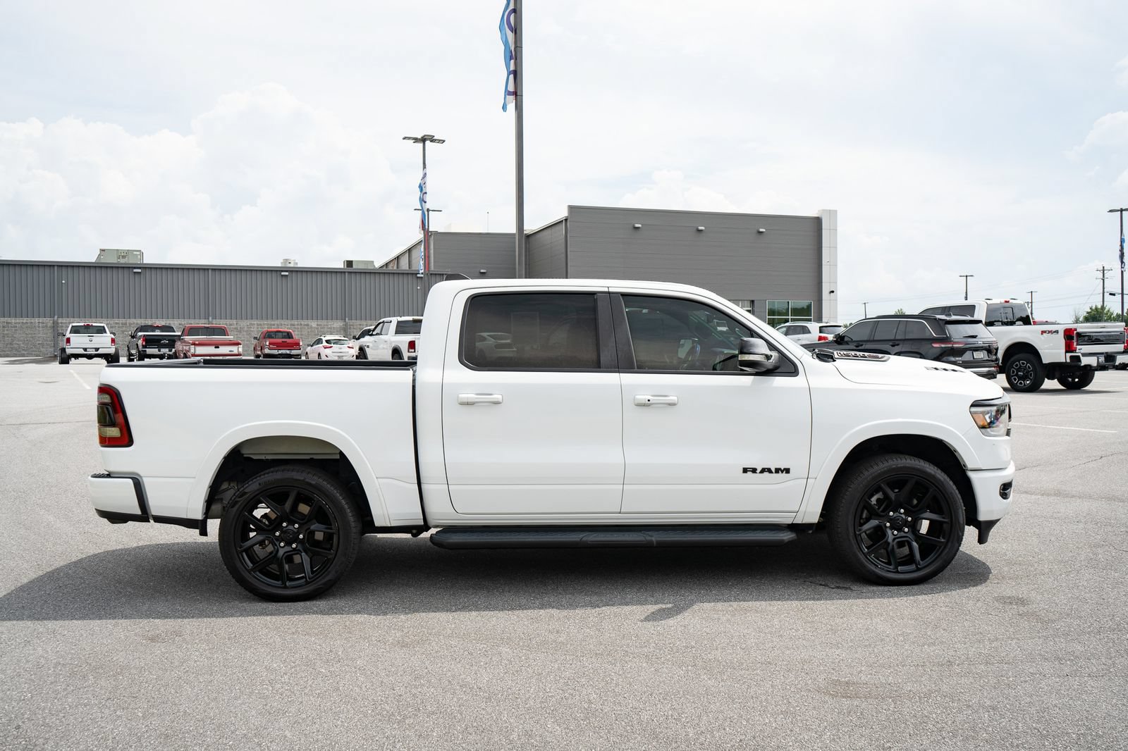 Used 2022 RAM 1500 Laramie AWD/4WD image 11