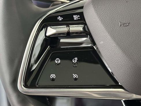 Certified 2024 Cadillac Lyriq Luxury image 31