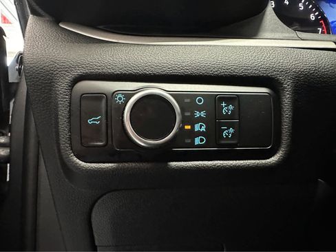 Used 2023 Ford Explorer XLT image 22