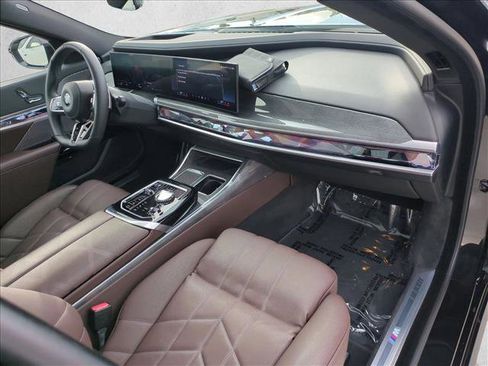 Used 2024 BMW 760i xDrive w/ Premium Package 2 image 24