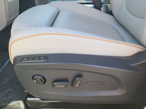 New 2025 Volkswagen ID. Buzz 1st Edition AWD/4WD image 12