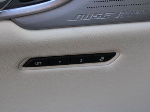 Used 2022 Cadillac XT6 Premium Luxury image 13