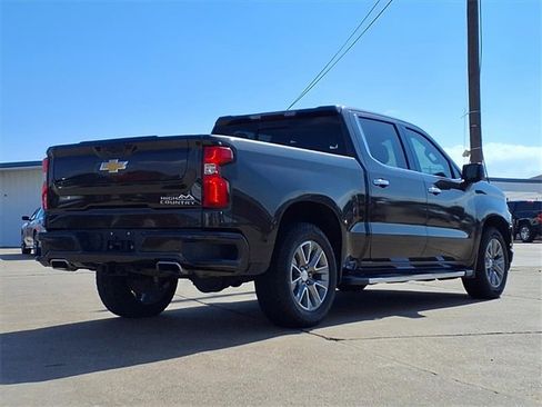 Used 2021 Chevrolet Silverado 1500 High Country w/ LPO, Dark Essentials Package image 4