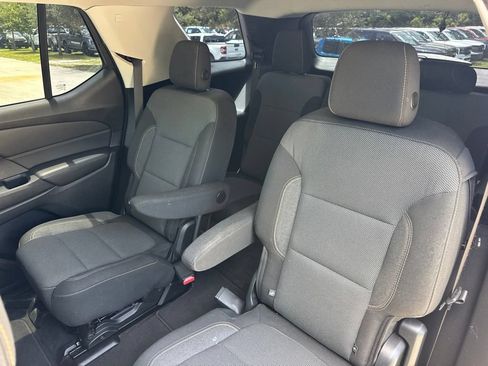 Used 2018 Chevrolet Traverse LT FWD image 11