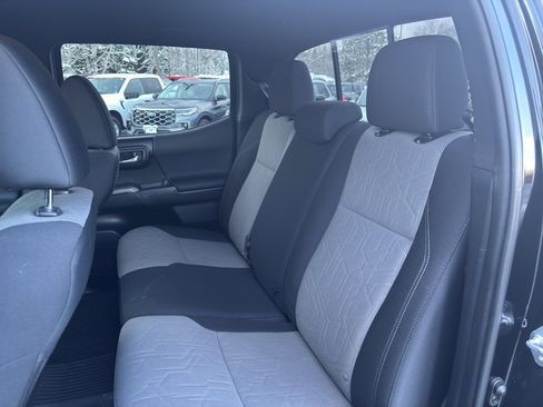 Used 2023 Toyota Tacoma TRD Off-Road image 28