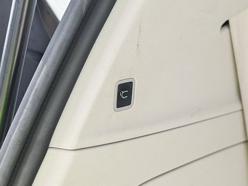 Used 2020 Chrysler Pacifica Limited image 41