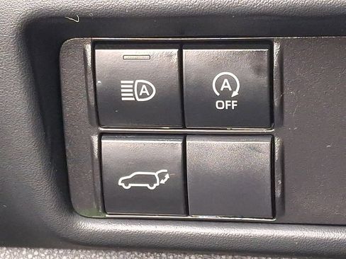 Used 2024 Toyota Highlander LE AWD/4WD image 26