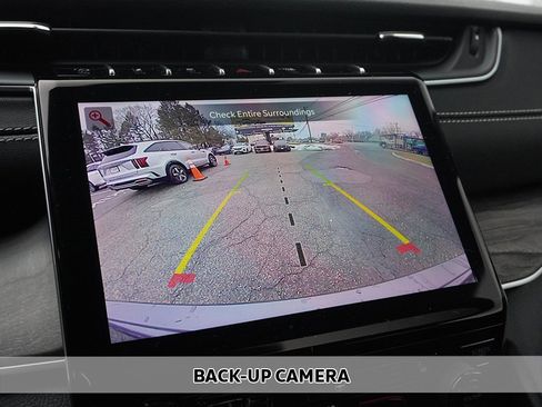 Used 2025 Jeep Grand Cherokee Limited image 7