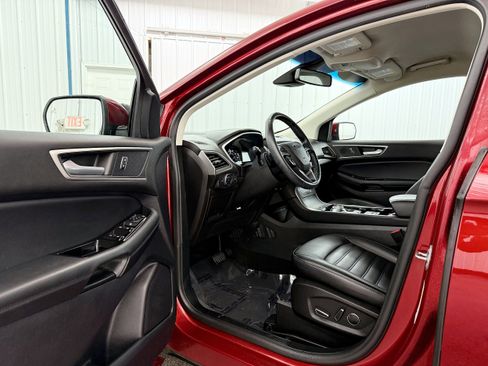 Used 2019 Ford Edge SEL w/ Equipment Group 201A image 3