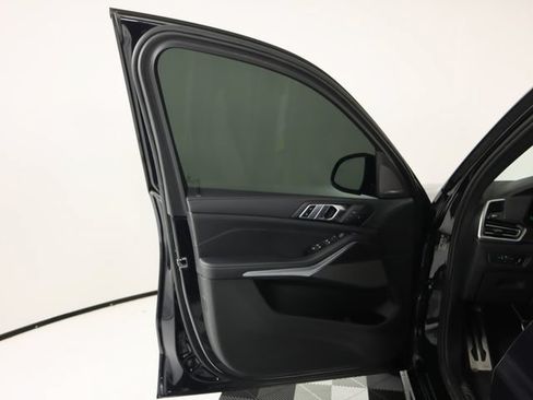 Used 2022 BMW X5 M50i w/ Parking Assistance Package AWD/4WD image 10