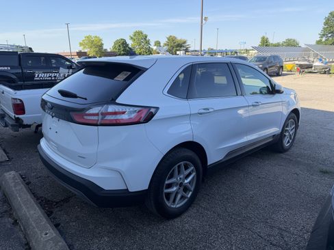 Used 2024 Ford Edge SEL w/ Convenience Package AWD/4WD image 3