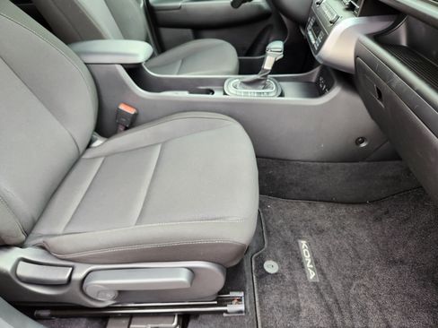 Certified 2025 Hyundai Kona SEL image 17