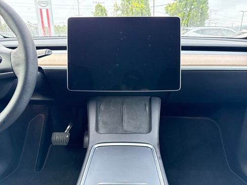 Used 2024 Tesla Model Y Long Range AWD/4WD image 23