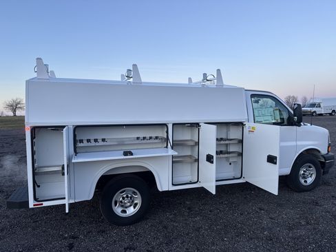 New 2025 Chevrolet Express 3500 w/ Power Convenience Package image 9