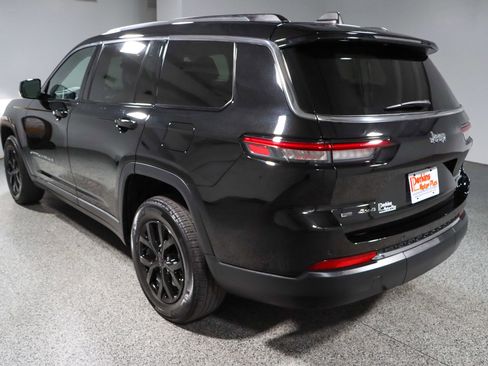 Used 2023 Jeep Grand Cherokee L Limited AWD/4WD image 9
