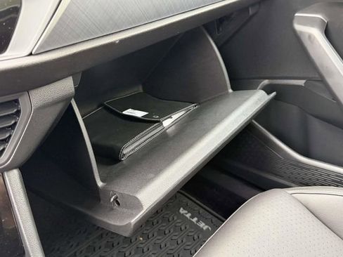 Certified 2023 Volkswagen Jetta SE w/ Panoramic Sunroof Package FWD image 36