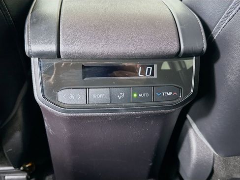 Used 2022 Toyota Highlander XLE FWD image 25