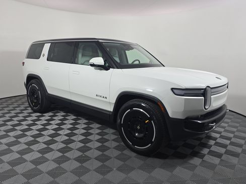 Used 2025 Rivian R1S Adventure AWD/4WD image 7