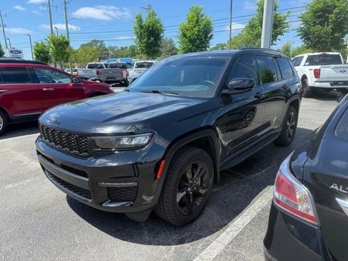 Used 2023 Jeep Grand Cherokee L Limited w/ Black Appearance Package AWD/4WD image 1