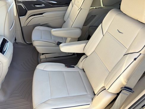 Certified 2023 Cadillac Escalade Premium Luxury w/ Performance Package image 18