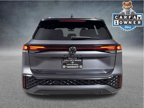 Used 2025 Volkswagen Tiguan SE R-Line AWD/4WD image 7
