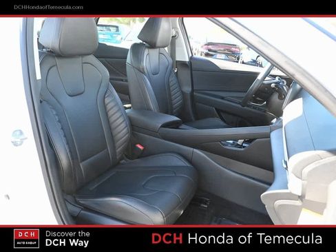 Used 2025 Hyundai Elantra Limited image 20