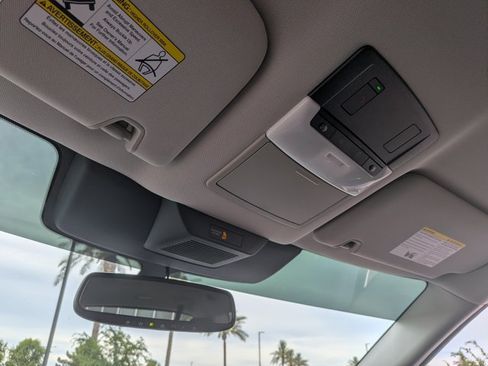 Used 2022 Nissan Pathfinder SL FWD image 21