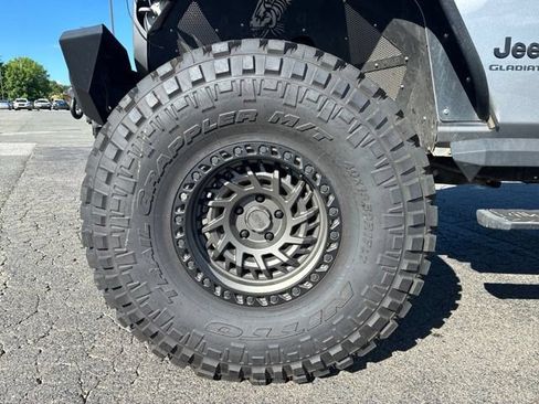Used 2020 Jeep Gladiator Sport w/ Quick Order Package 24S AWD/4WD image 9