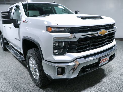 Used 2024 Chevrolet Silverado 2500 LT AWD/4WD image 5