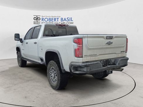 Used 2025 Chevrolet Silverado 2500 ZR2 w/ Technology Package image 3