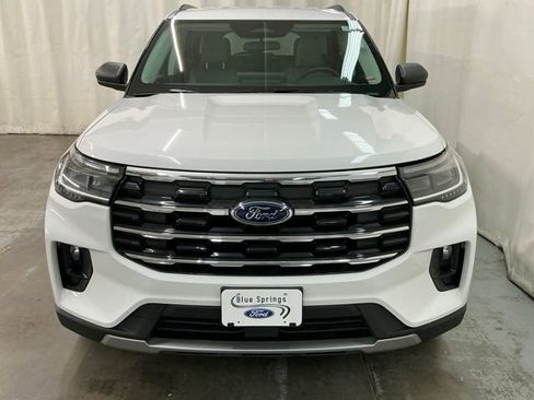Used 2025 Ford Explorer Active w/ Active Comfort Package image 10