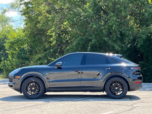 Certified 2024 Porsche Cayenne Coupe AWD/4WD image 2