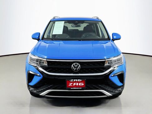 Used 2023 Volkswagen Taos SE w/ Panoramic Sunroof Package AWD/4WD image 8