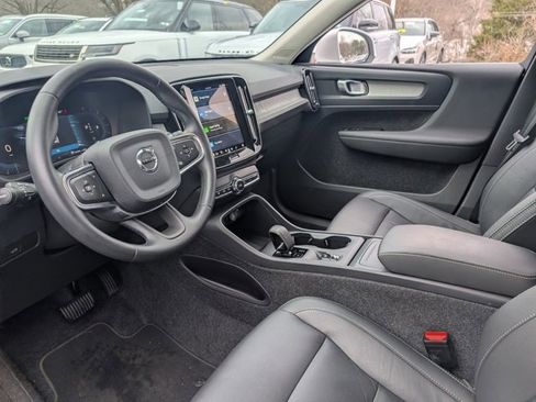 Used 2025 Volvo XC40 B5 Core image 14