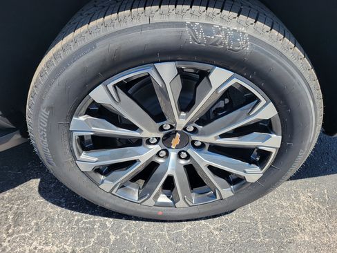 New 2026 Chevrolet Suburban High Country RWD image 42