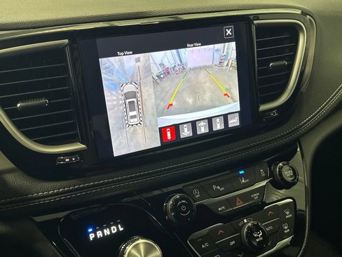 New 2027 Chrysler Pacifica Select FWD image 21