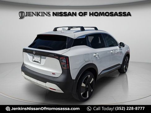Certified 2025 Nissan Kicks SR FWD image 3