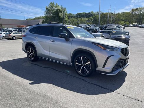 Used 2022 Toyota Highlander XSE AWD/4WD image 6