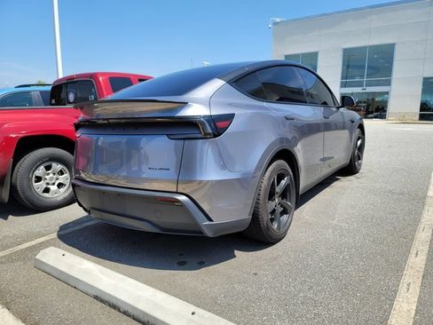 Used 2026 Tesla Model Y AWD image 5