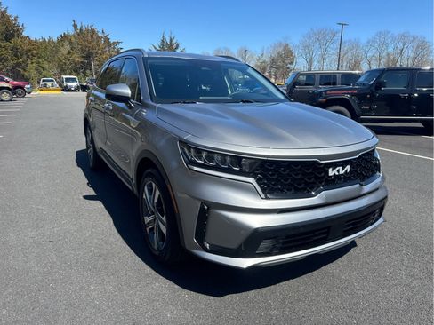Certified 2023 Kia Sorento EX image 1
