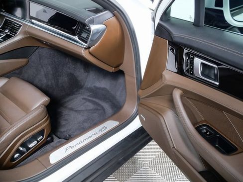 Used 2017 Porsche Panamera 4S image 25