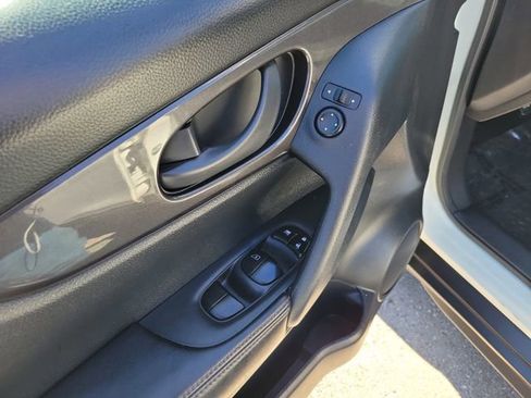 Used 2020 Nissan Rogue S image 9