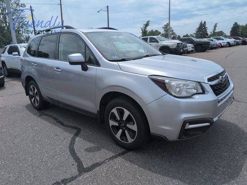 Used 2017 Subaru Forester 2.5i Premium w/ All-Weather Package AWD/4WD image 4